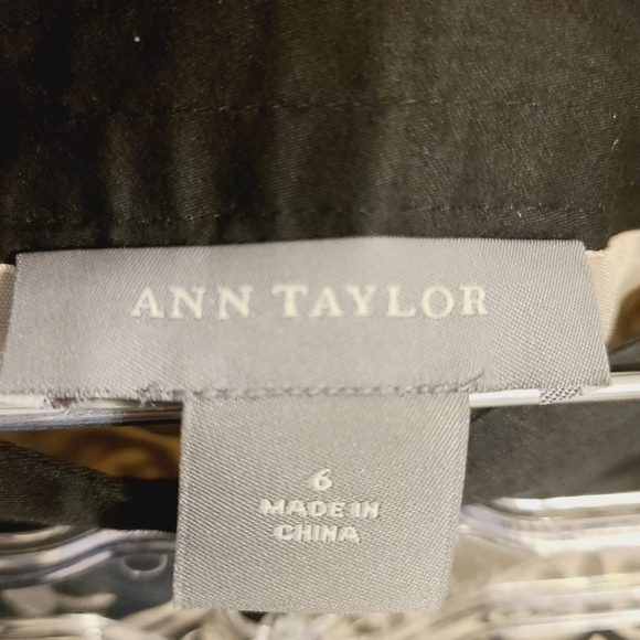 Ann Taylor | Cream Mixed Floral Printed A-Line Skirt (Size 6) - Picture 2 of 11